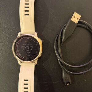 Garmin fēnix® 6S - Pro Solar Edition
Light Gold with Light Sand Band